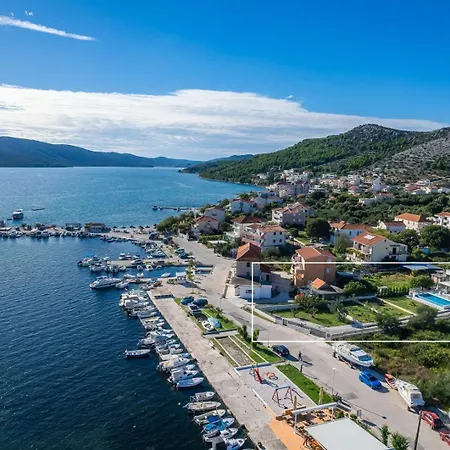 Consido, A 3-bedroom Retreat With Sea Views Villa *