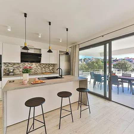 Consido, A 3-bedroom Retreat With Sea Views