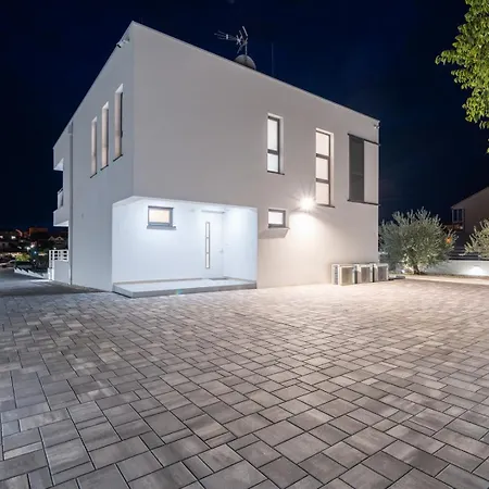 Consido, A 3-bedroom Retreat With Sea Views Villa