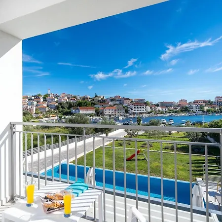 Villa Consido, A 3-bedroom Retreat With Sea Views