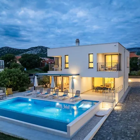 Villa Consido, A 3-bedroom Retreat With Sea Views *