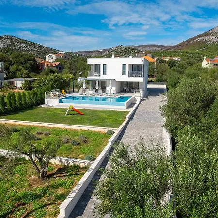 Consido, A 3-bedroom Retreat With Sea Views Villa Seget Vranjica