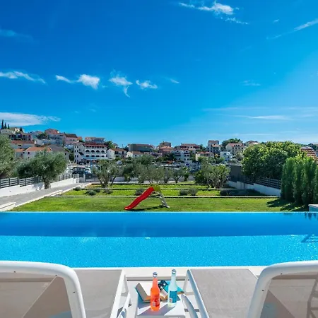 Villa Consido, A 3-bedroom Retreat With Sea Views Seget Vranjica