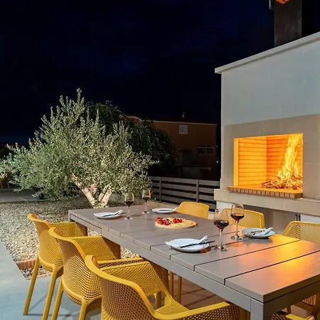Consido, A 3-bedroom Retreat With Sea Views Villa