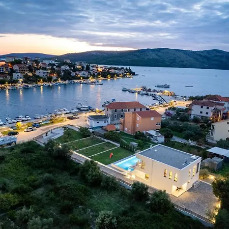 Villa Consido, A 3-bedroom Retreat With Sea Views