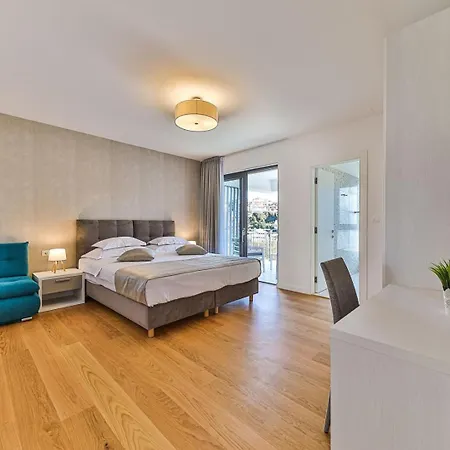 Villa Consido, A 3-bedroom Retreat With Sea Views Seget Vranjica