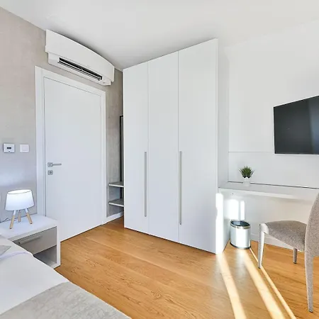 Consido, A 3-bedroom Retreat With Sea Views * Seget Vranjica