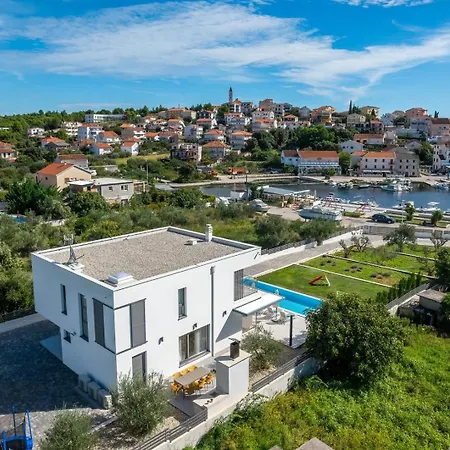 Consido, A 3-bedroom Retreat With Sea Views