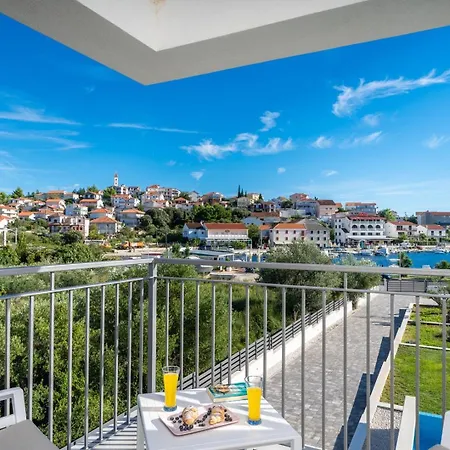 Consido, A 3-bedroom Retreat With Sea Views Villa