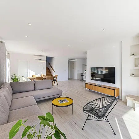 Villa Consido, A 3-bedroom Retreat With Sea Views