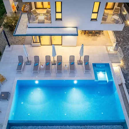 Villa Consido, A 3-bedroom Retreat With Sea Views *