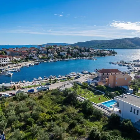 Consido, A 3-bedroom Retreat With Sea Views * Seget Vranjica