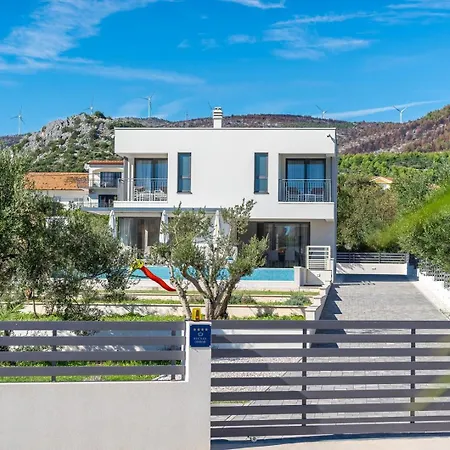 Villa Consido, A 3-bedroom Retreat With Sea Views