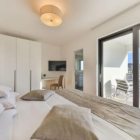 Consido, A 3-bedroom Retreat With Sea Views Villa Seget Vranjica