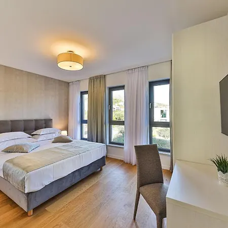 Villa Consido, A 3-bedroom Retreat With Sea Views Seget Vranjica