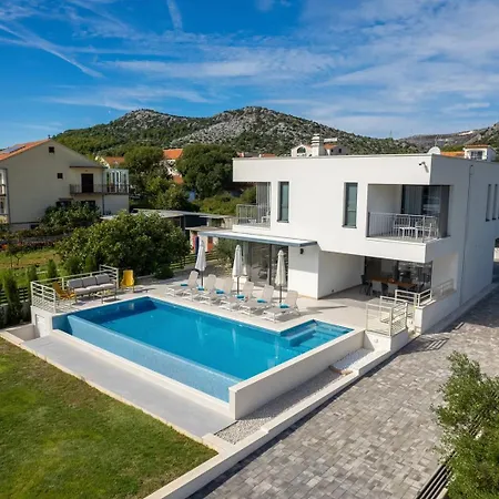 Consido, A 3-bedroom Retreat With Sea Views * Seget Vranjica