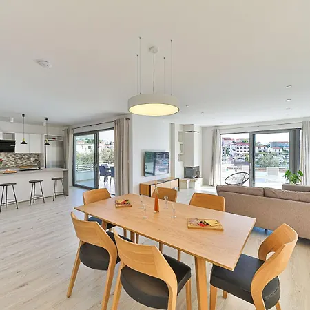 Consido, A 3-bedroom Retreat With Sea Views Villa