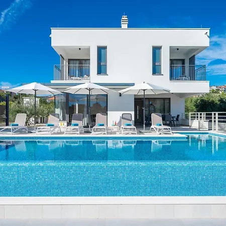 Villa Consido, A 3-bedroom Retreat With Sea Views Seget Vranjica