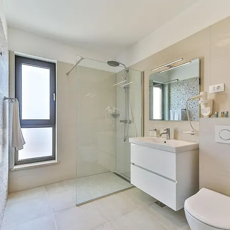 Consido, A 3-bedroom Retreat With Sea Views Seget Vranjica